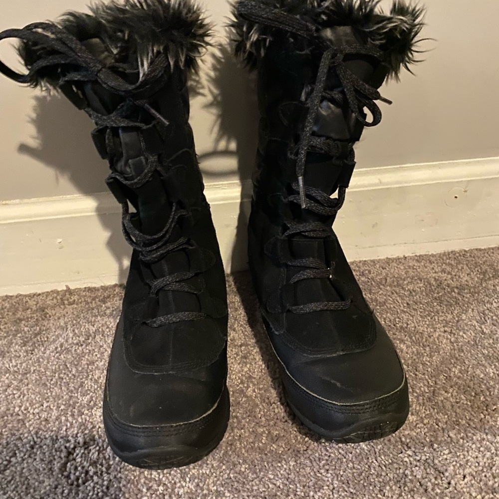 Women’s North Face black winter boots